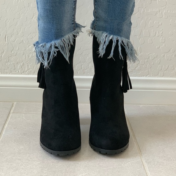 NIB Black Chic Tassel Detail Chunky Heel Boots - Picture 4 of 8